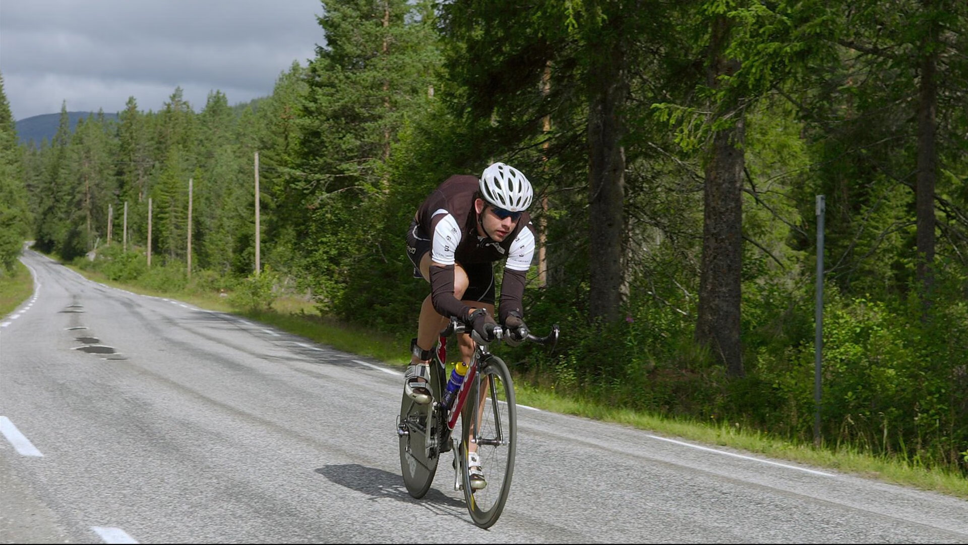 赛尔·阿尔斯塔：南非队无可撼动的防线基石，战术运用极为精准